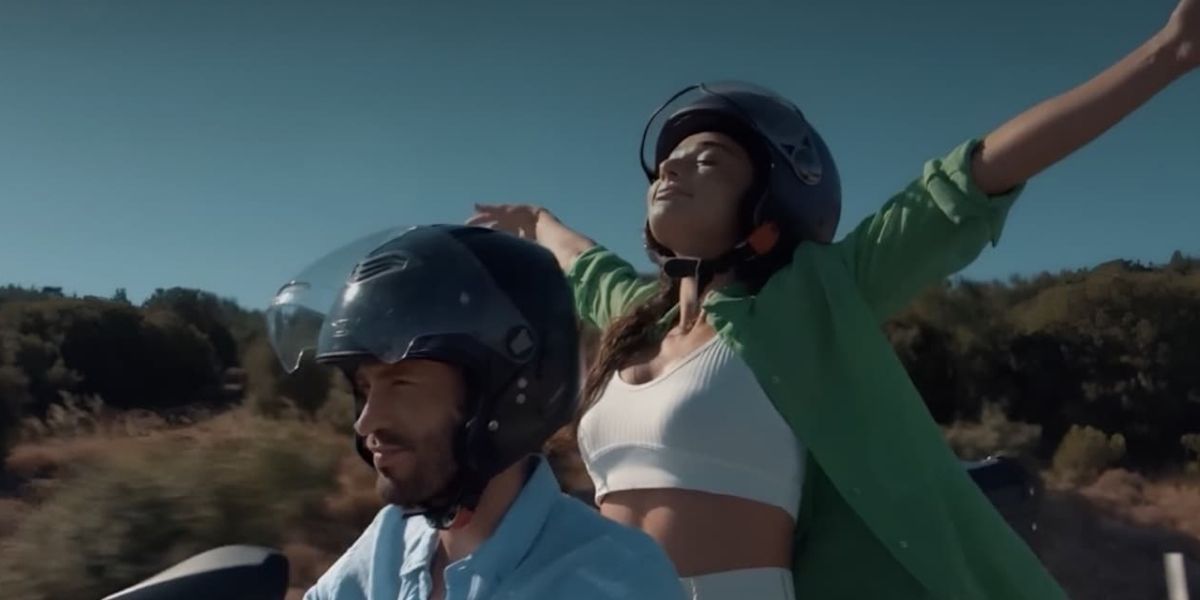 Make Me Believe Ayça Aysin Turan and Ekin Koç riding a motorbike