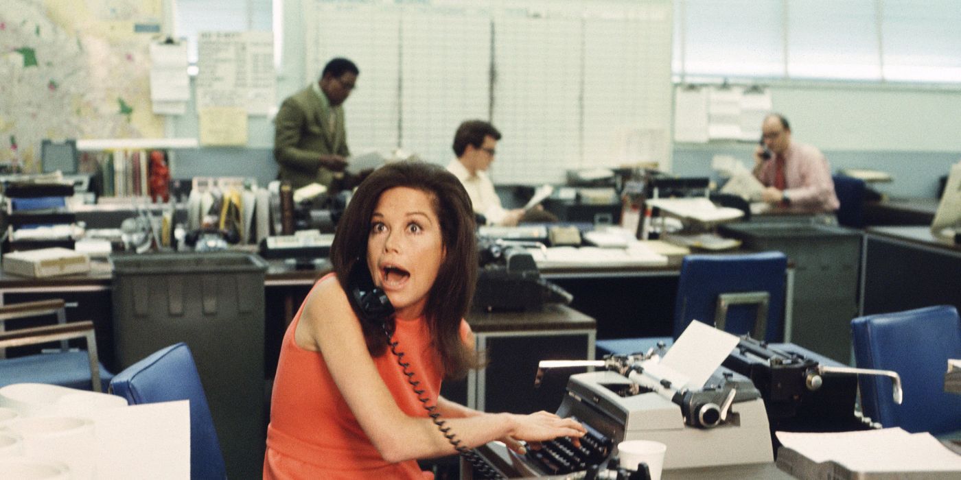 Mary Tyler Moore as Mary Richards in the WJN newsroom on The Mary Tyler Moore Show 