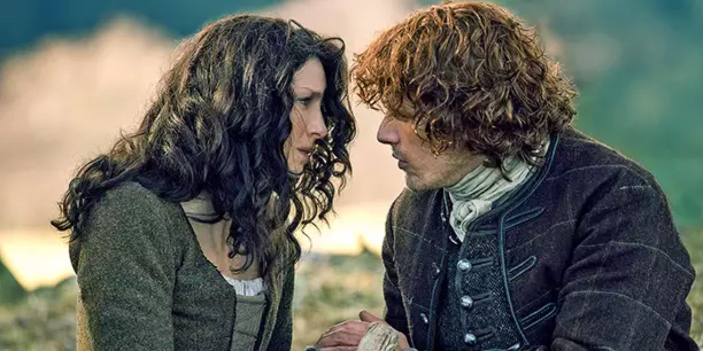 Claire, interpretada por Caitriona Balfe, e Jamie, interpretado por Sam Heughan, em Outlander.