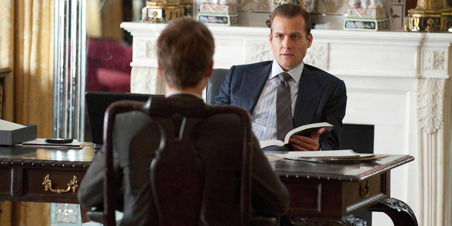 Harvey Spectre (Gabriel Macht) meets Mike Ross (Patrick J. Adams) for the very first time