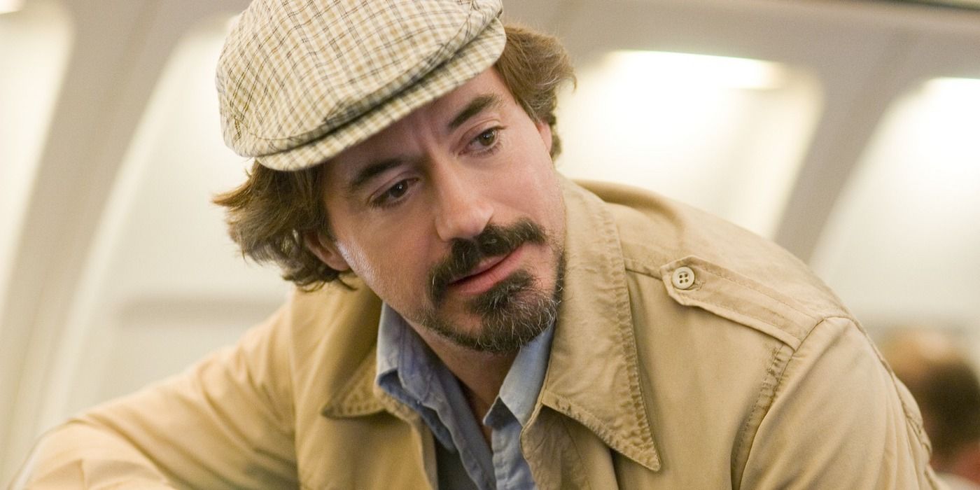 Robert Donwey Jr. as Paul Avery looking to his left in Zodiac