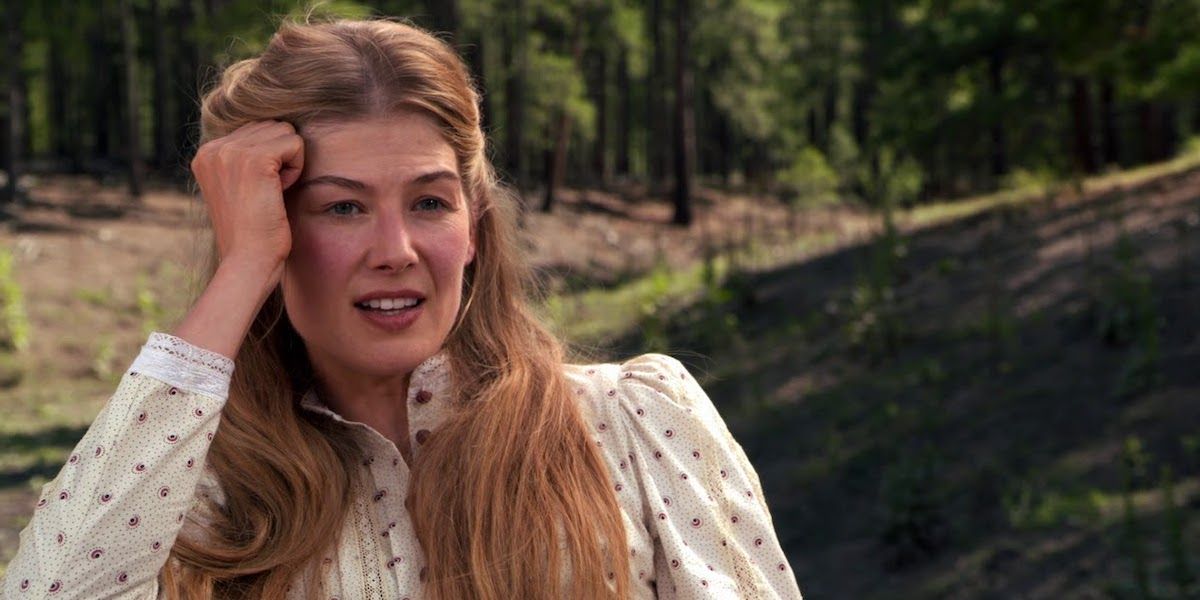 Rosamund Pike بدور Rosalee Quaid in Hostiles (2017)