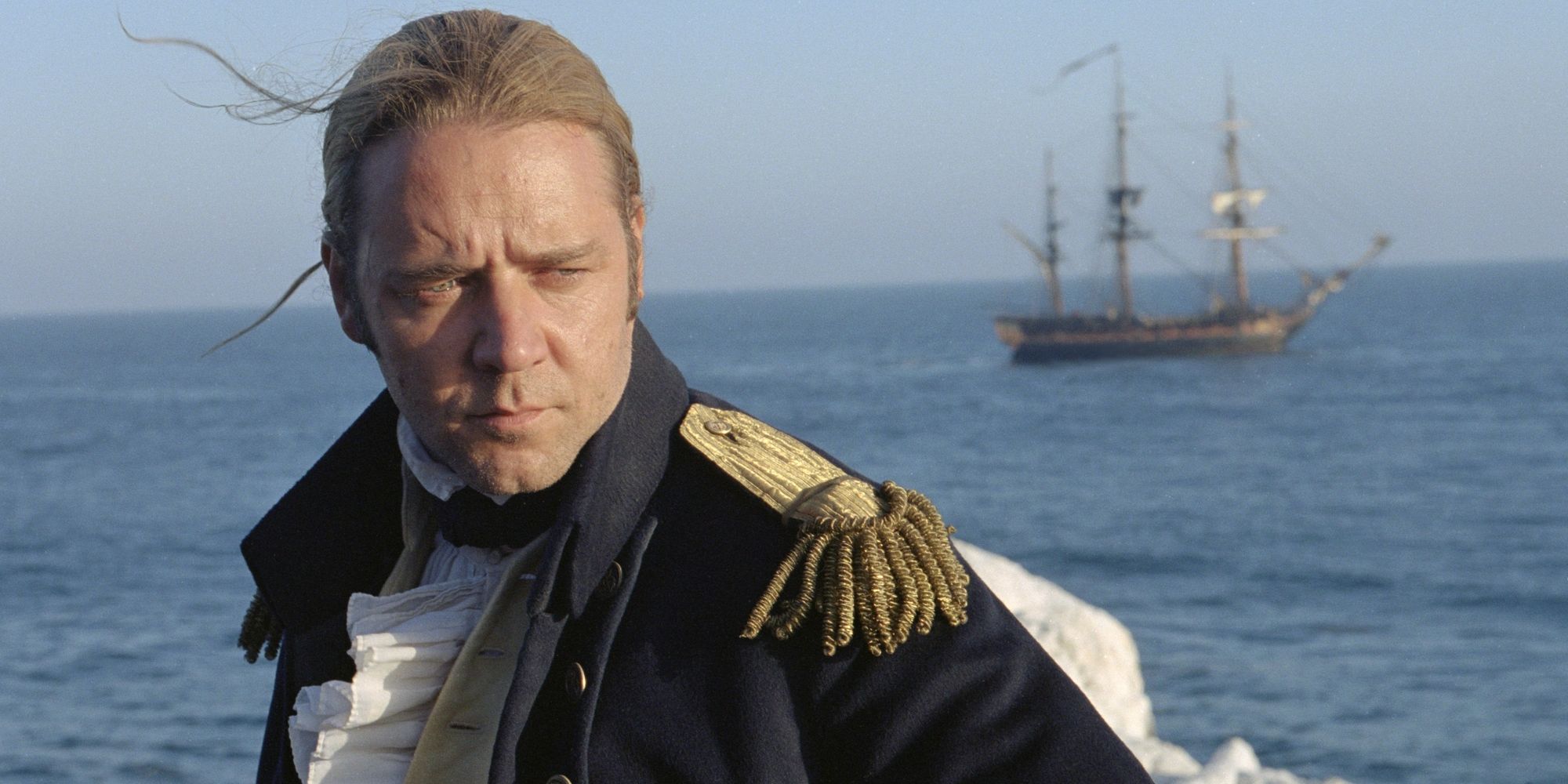 Russell Crowe as Jack Aubrey looking to the distance in Master and Commander