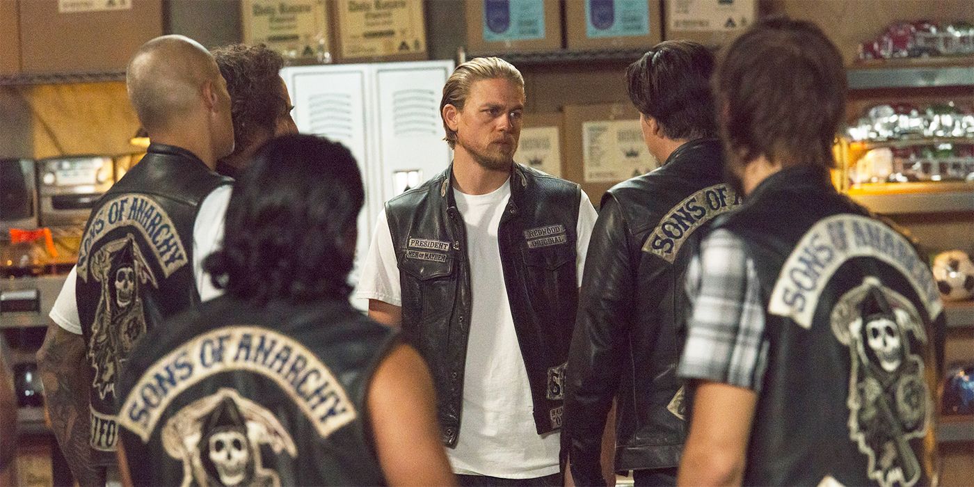 Charlie Hunnam and Sancro in Sons of Anarchy