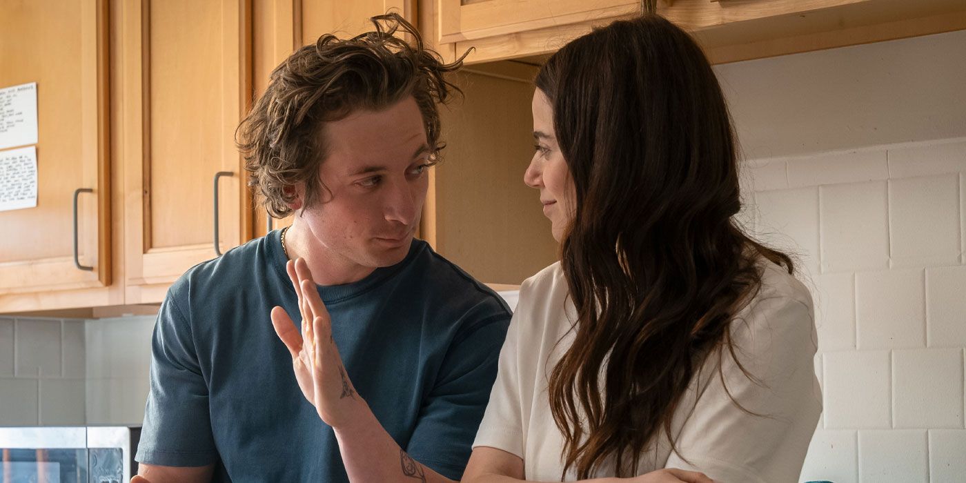 Jeremy Allen White and Molly Gordon in The Bear