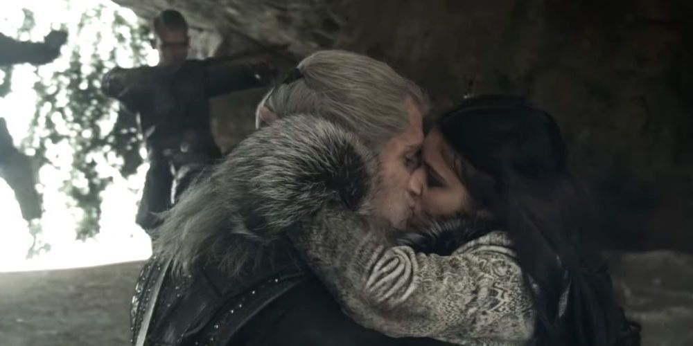 Geralt (Henry Cavill) and Yennefer (Anya Chalotra) kissing during a fight