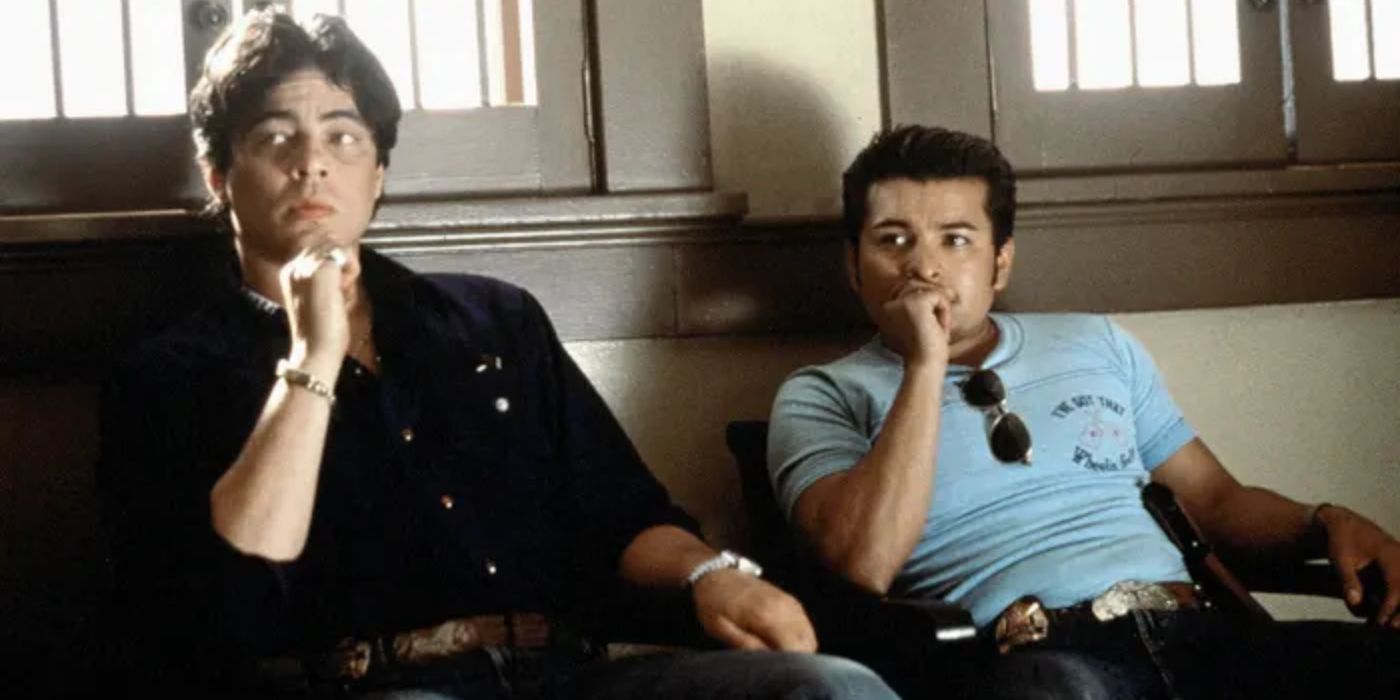 Benicio Del Toro and Jacob Vargas as Javier and Manolo sitting down and looking in the same directionin 'Traffic.' 