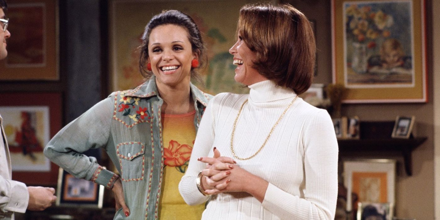 Valerie Harper and Mary Tyler Moore as Rhoda and Mary in The Mary Tyler Moore Show