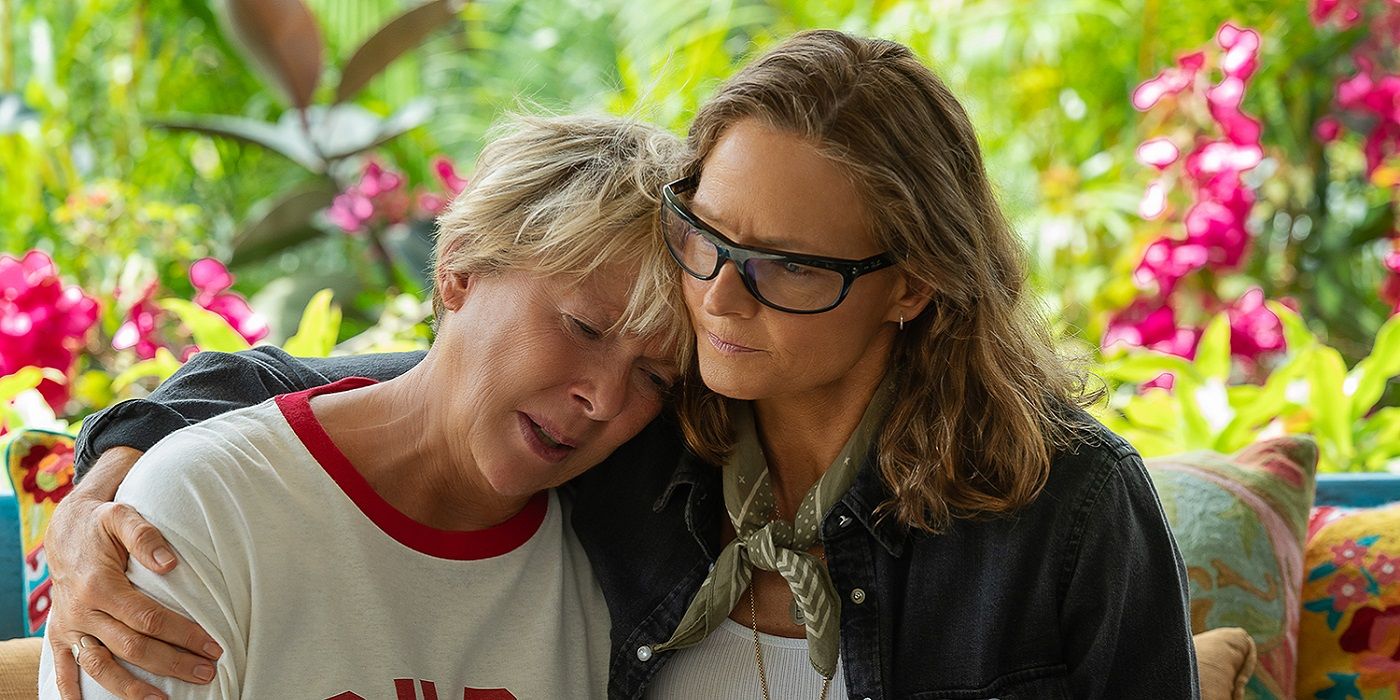 Annette Bening and Jodie Foster Make a Splash