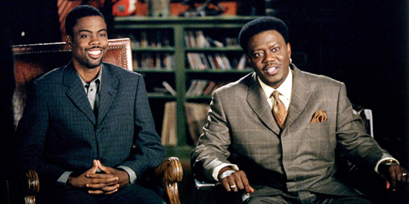 Chris Rock &amp; Bernie Mac sit talking to the camera with bookshelves behind them on &lsquo;The Bernie Mac Show&rsquo;.