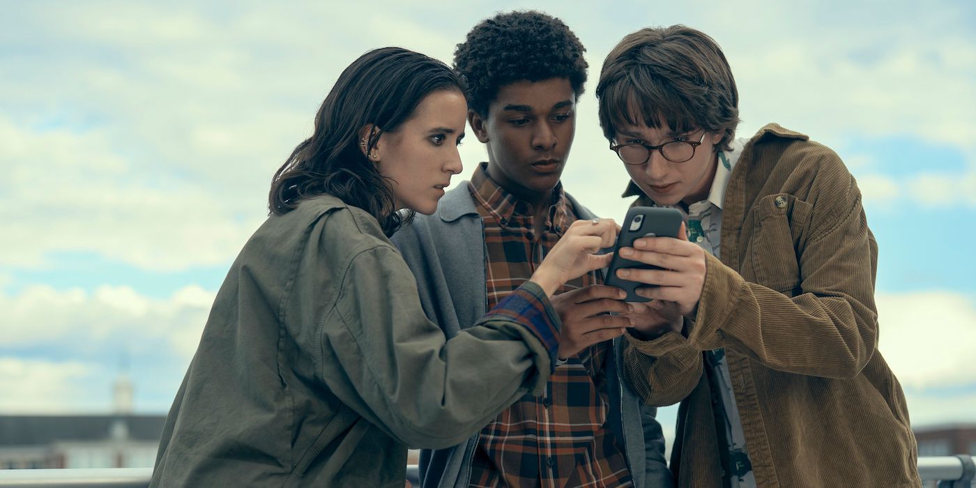 Ema, Spoon, and Mickey panicked looking at phone in Harlan Coben's Shelter.