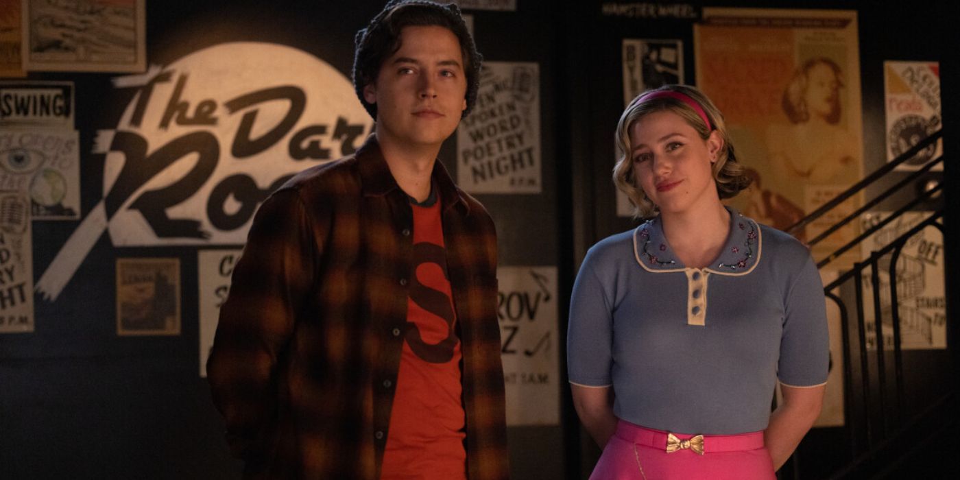 Jughead (Cole Sprouse) and Betty (Lili Reinhart) at the Dark Room in 'Riverdale'