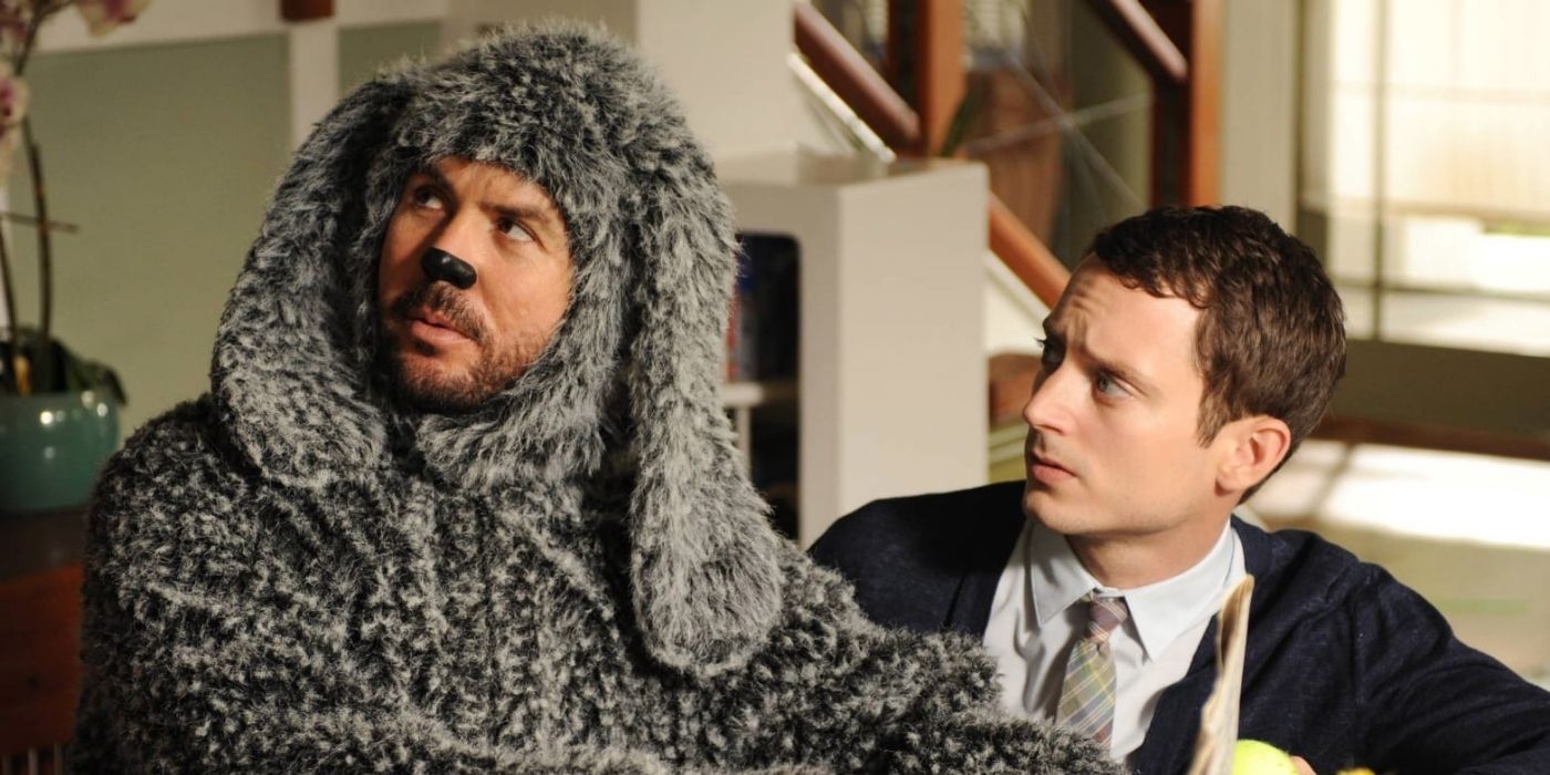 Ryan (Elijah Wood) looking at Wilfred (Jason Gann) in concern in Wilfred