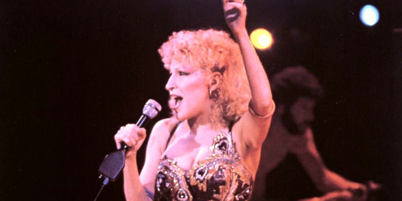 Bette Midler performing on stage in Divine Madness (1980)