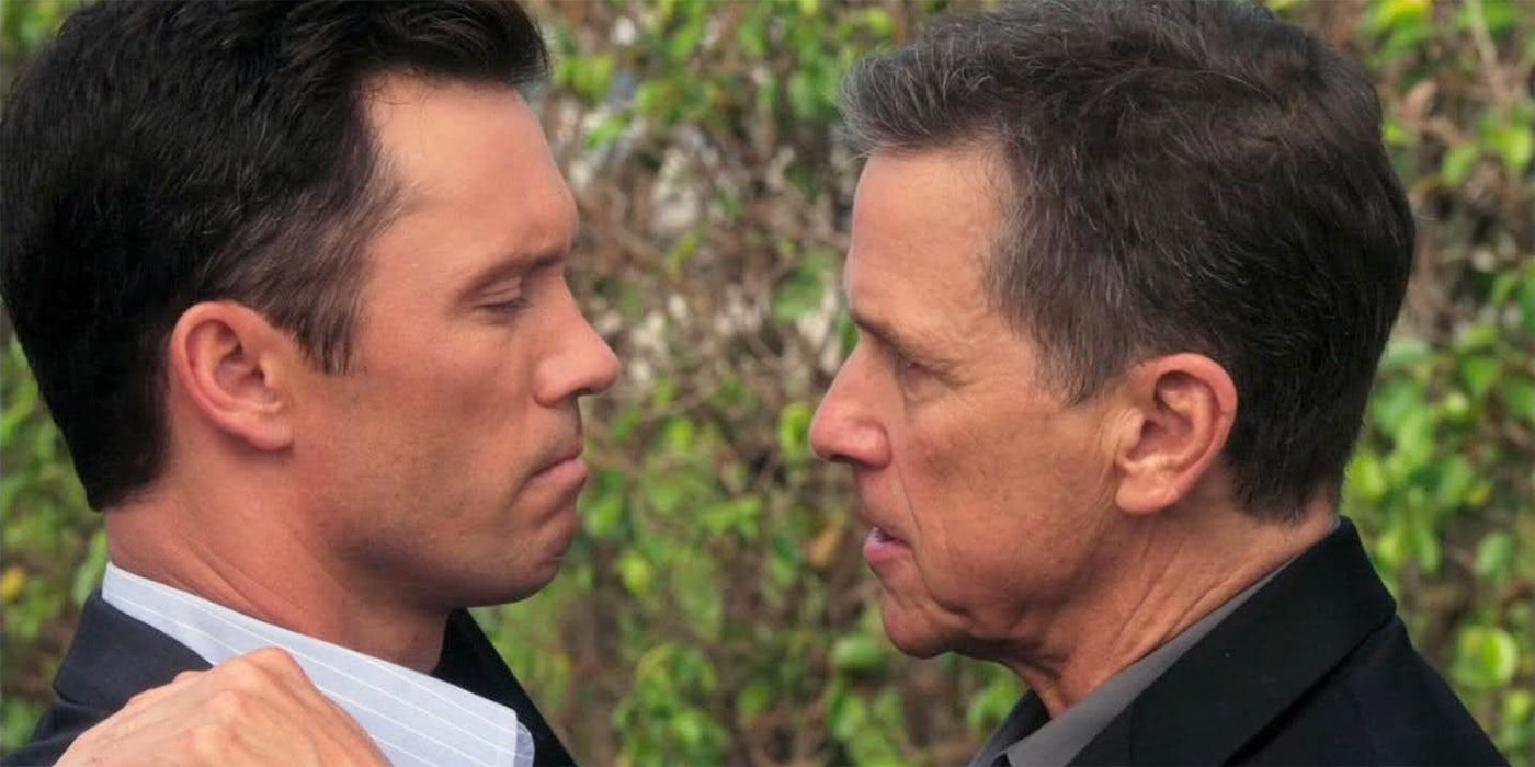 Tim Matheson como Larry e Jeffrey Donovan como Michael em Burn Notice