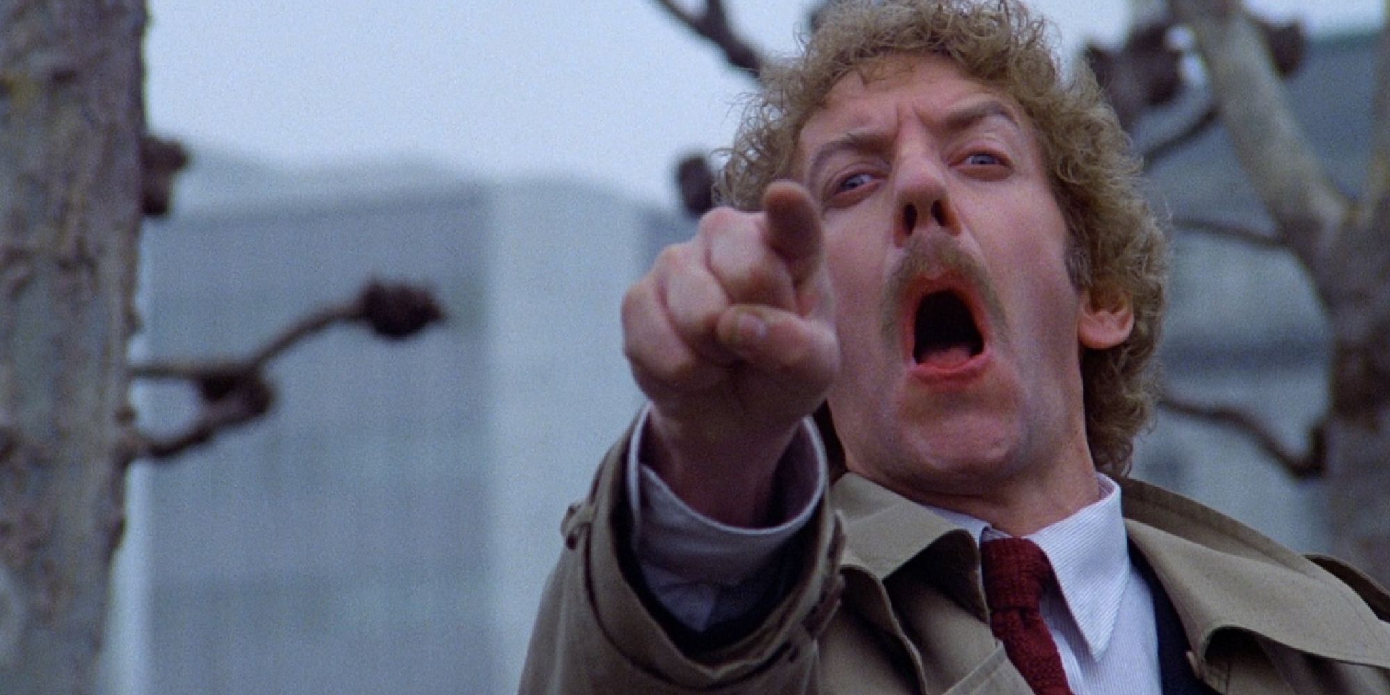 Matthew Bennell screaming in fear and pointing at the camera in Invasion Of The Body Snatchers