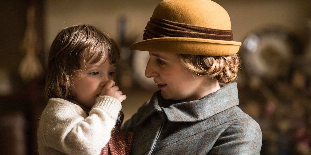 Edith (Laura Carmichael) and her daughter Marigold (Eva and Karina Samms)