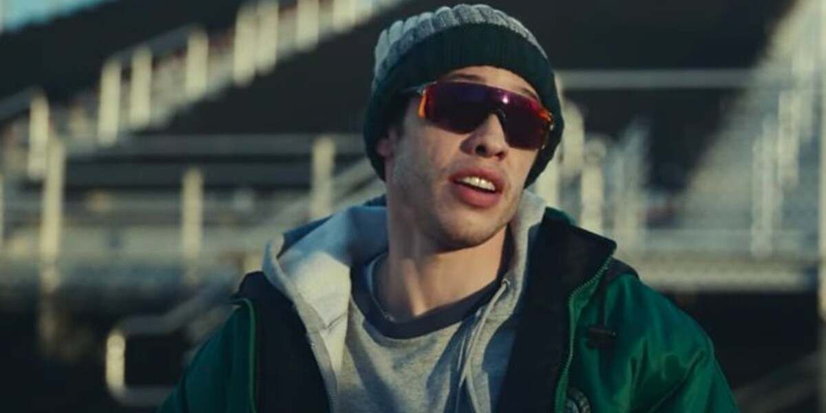 A still from the film Dumb Money featuring Kevin Gill, portrayed by Pete Davidson