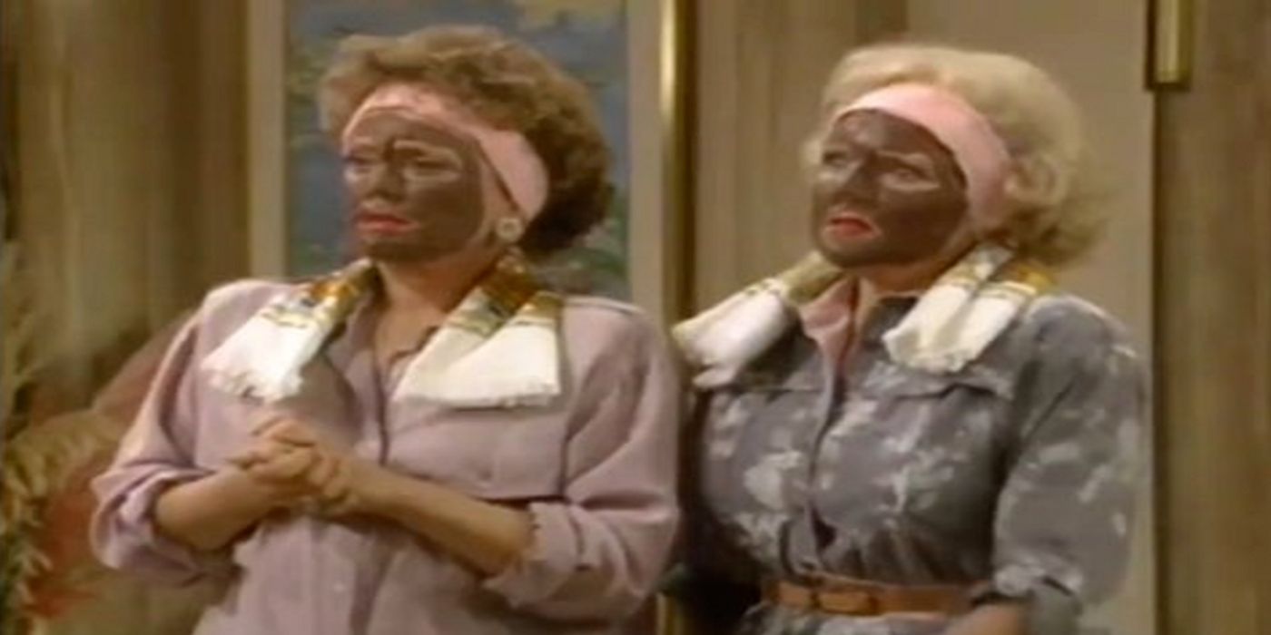 Betty White and Rue McClanahan using mud masks in The Golden Girls