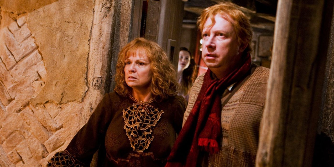 Mark Williams and Julie Walters as Arthur and Molly Weasley, looking frightened in Harry Potter and the Half Blood Prince