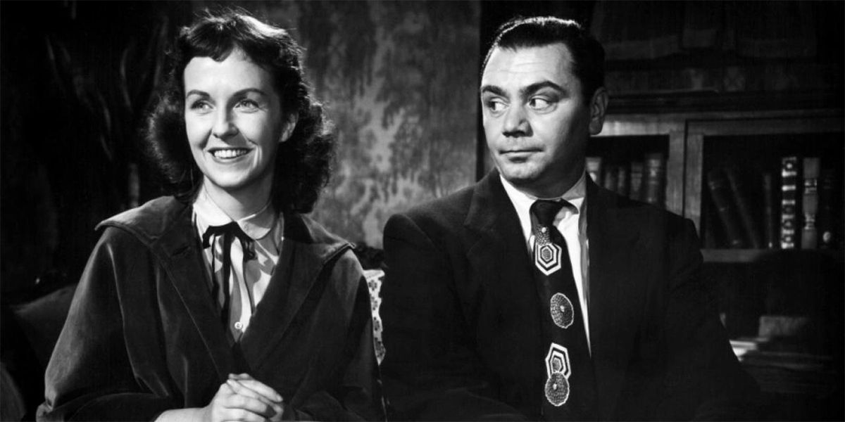 Marty (Ernest Borgnine) looking over at Clara (Betsy Blair), who is smiling, in Marty