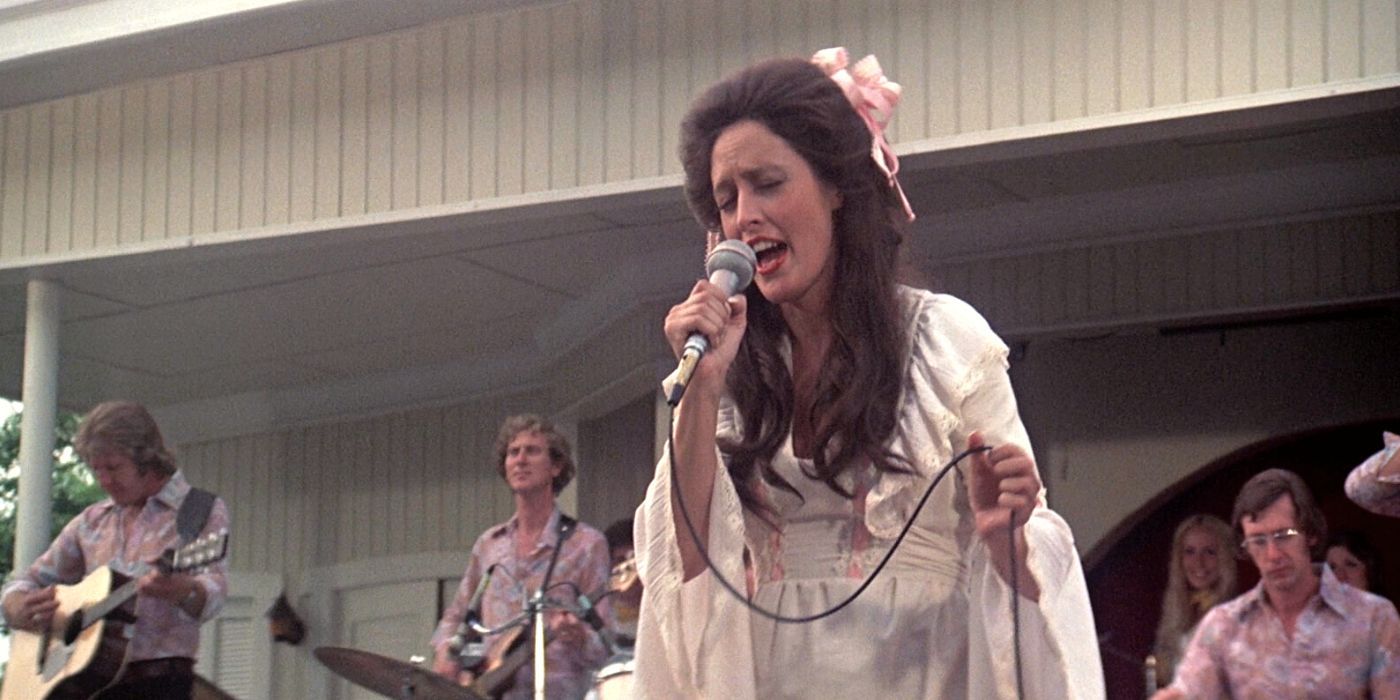 Ronee Blakley singing on stage in Nashville (1975)