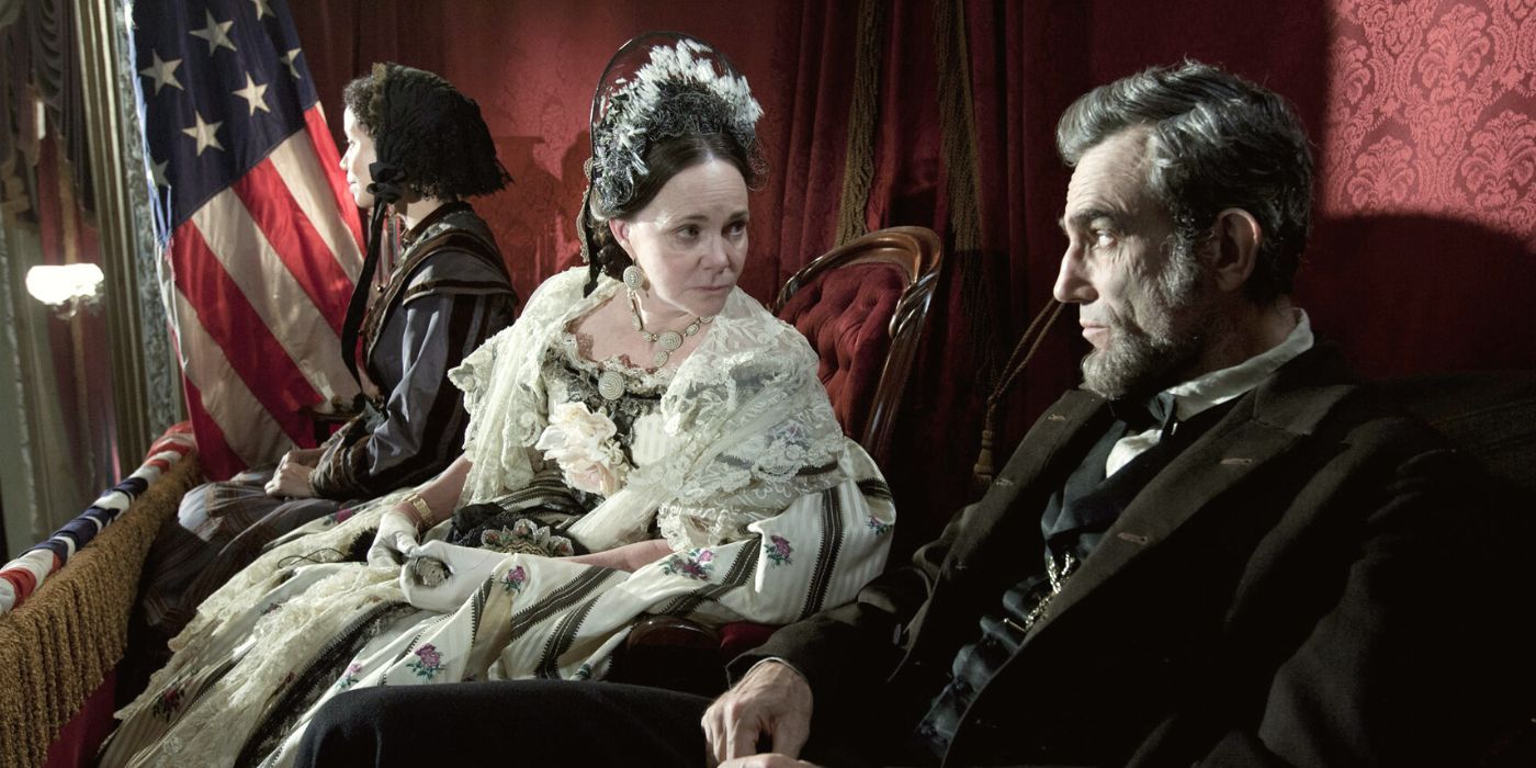 Sally Field sitting next to Daniel Day Lewis in Lincoln (2012)