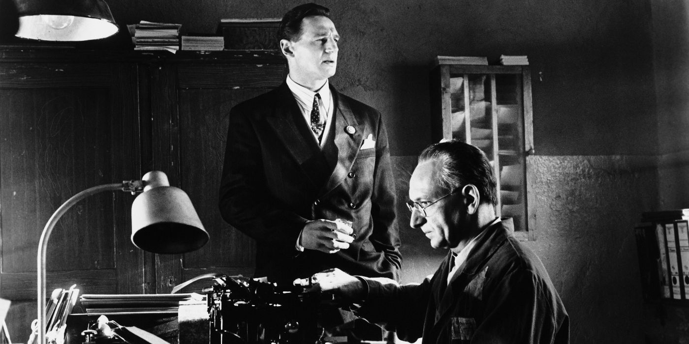 Oskar Schindler and Itzhak Sterk in front of a type writer in 'Schindler's List'.