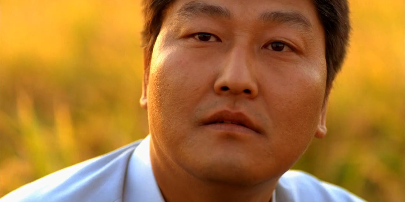 Detective Park looking intently to the distance in 'Memories of Murder'