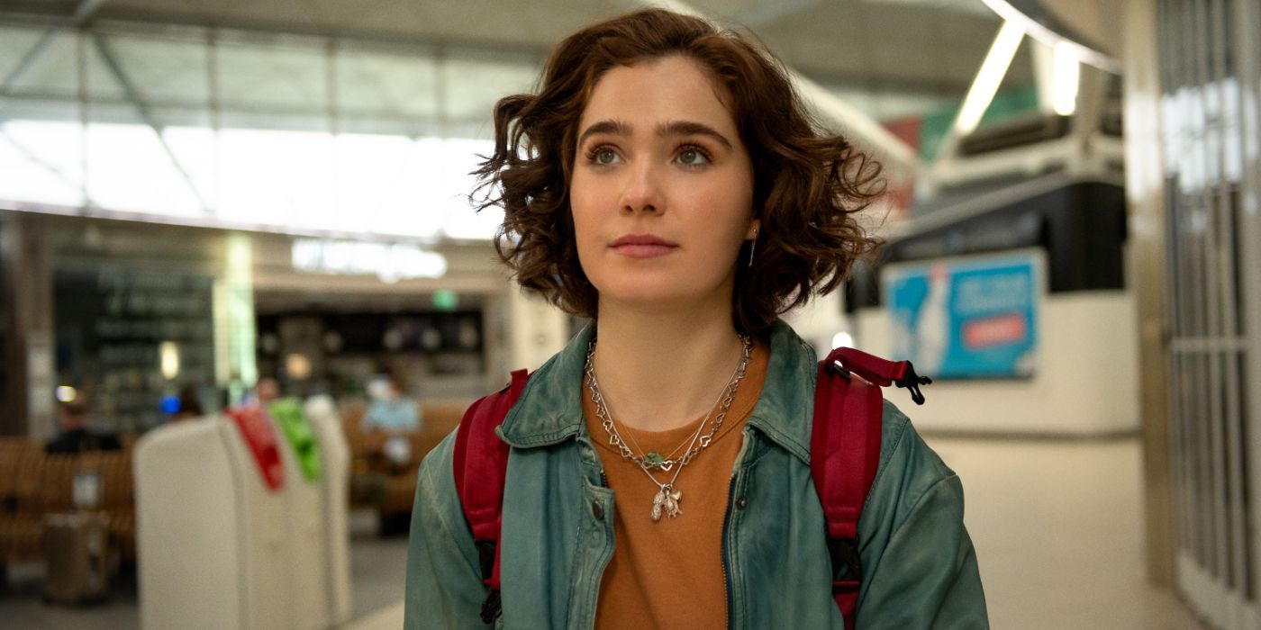 Hadley (Haley Lu Richardson) at an airport in 'Love at First Sight'