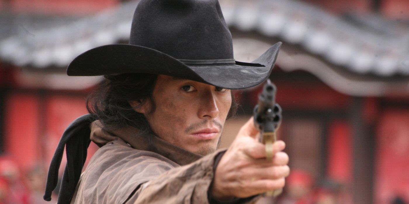 Hideaki Itō as the Gunman in 'Sukiyaki Western Django.' 