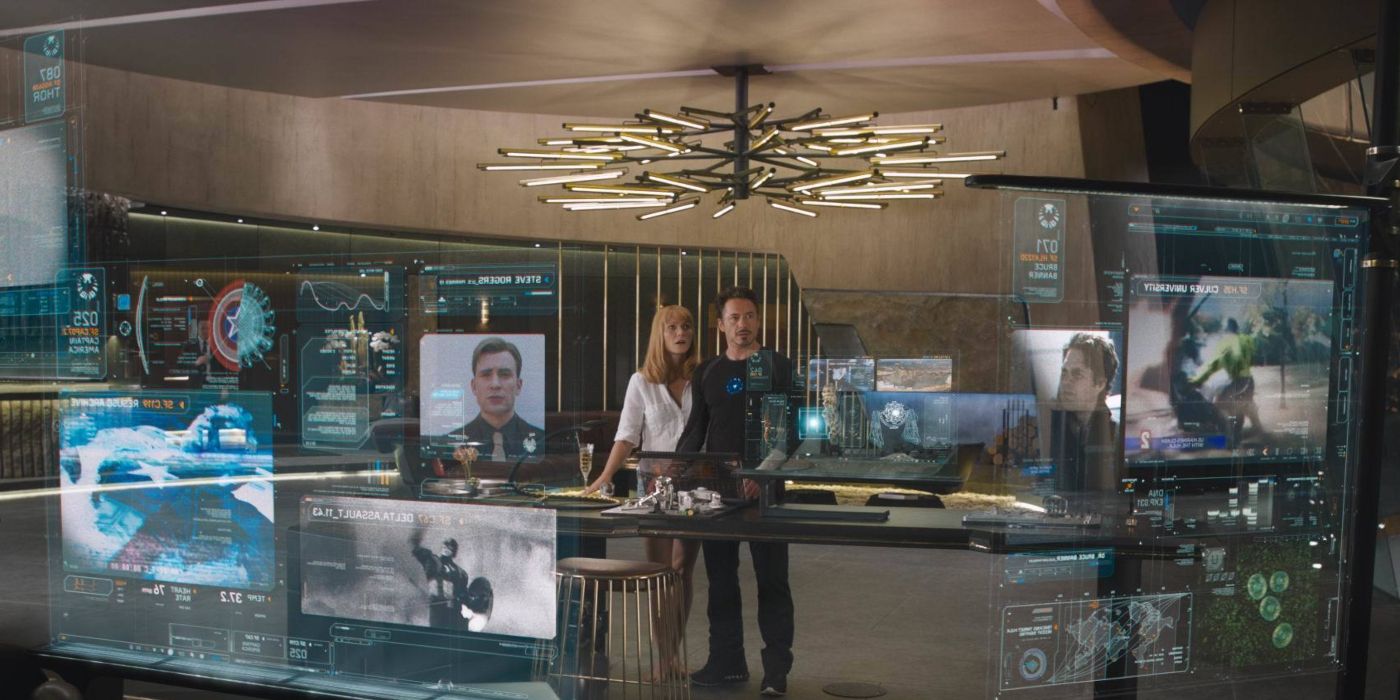 Robert Downey Jr. como Tony Stark e Gwyneth Paltrow como Pepper Potts em Os Vingadores de 2012