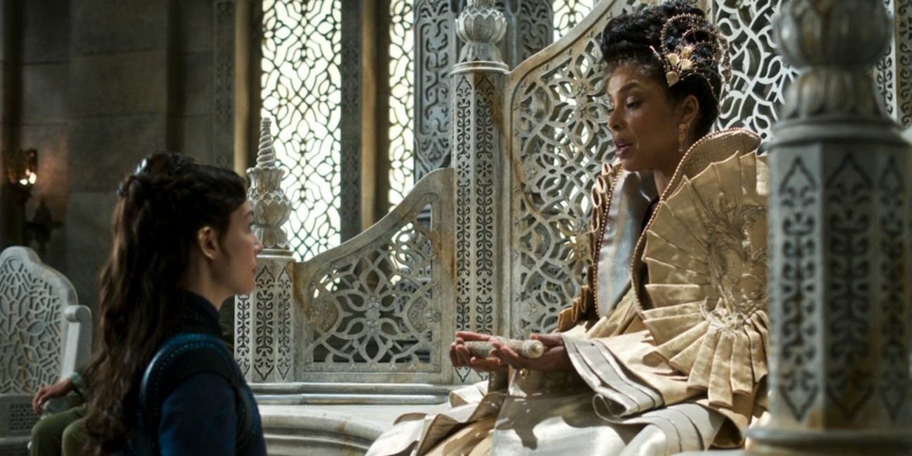 Siuan Sanche (Sophie Okonedo) confronts Moiraine (Rosamund Pike) with the Oath Rod