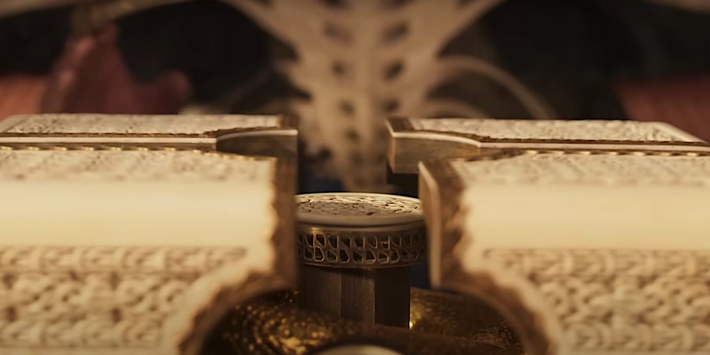 The box opening to show the Horn of Valere