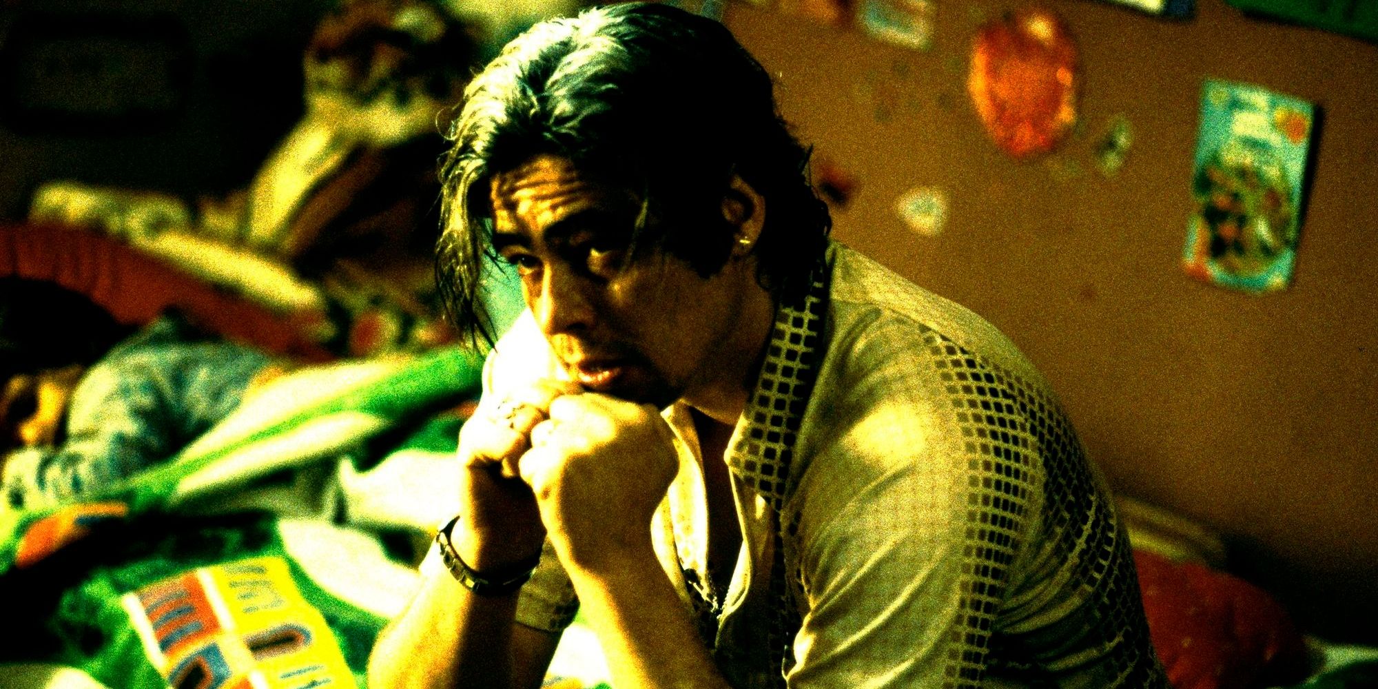 Benicio Del Toro as Jack Jordan looking pensive in 21Grams