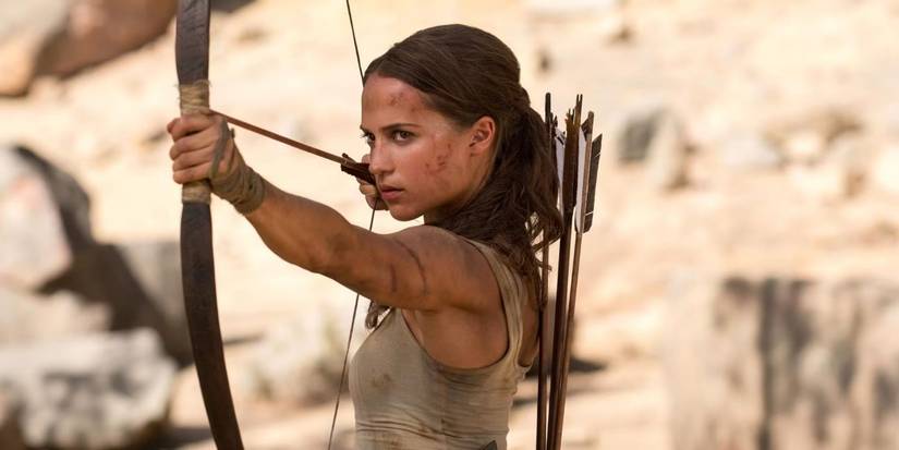 Alicia Vikander kā Lara Croft, kura mērķis ir priekšgala un bultiņa “Tomb Raider”