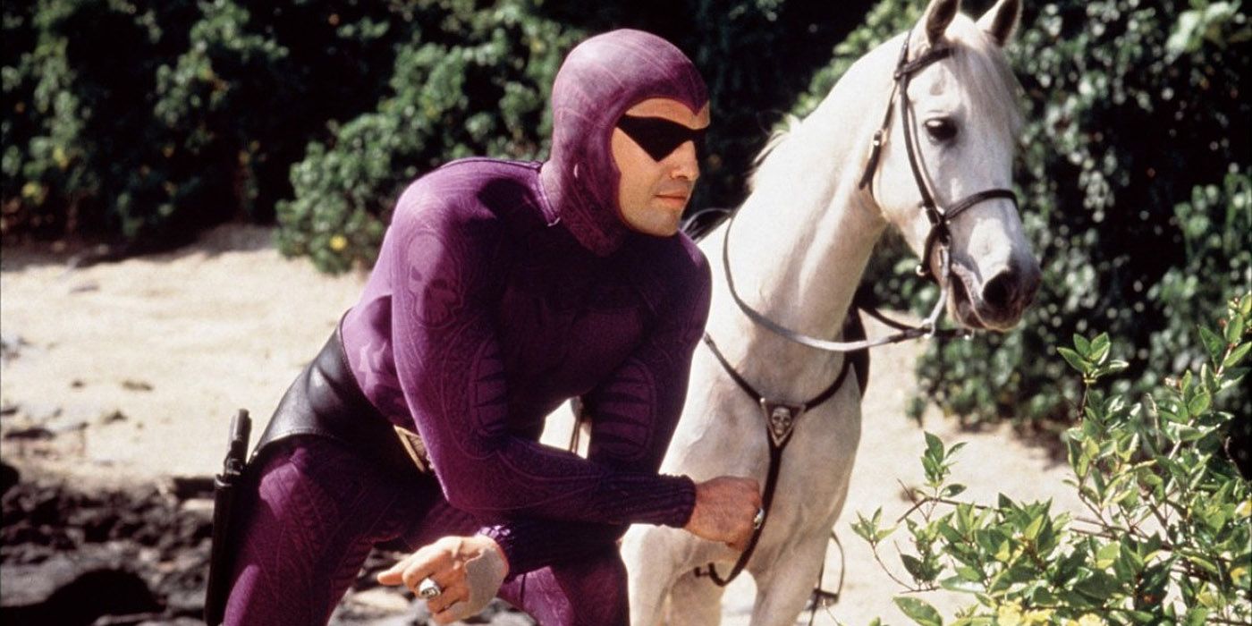 Billy Zane as The Phantom with a horse