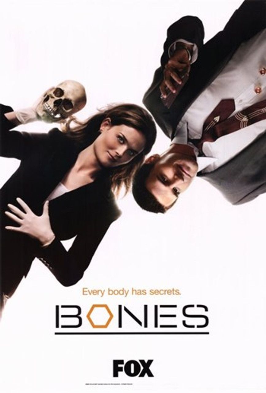 Pôster de 'Bones' mostrando Temperance Brennan, interpretada por Emily Deschanel, e Seeley Booth, interpretado por David Boreanaz com esqueleto humano
