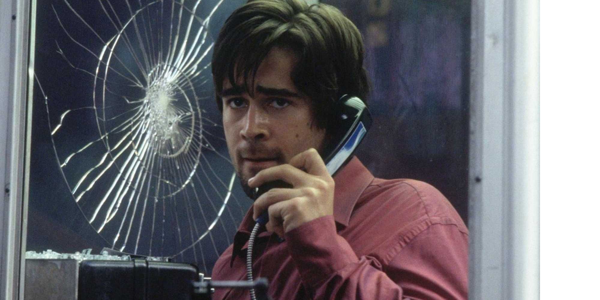Colin Farrell as Stu Shpeard inside a booth holding a phone to his ear and looking scared in Phone Booth