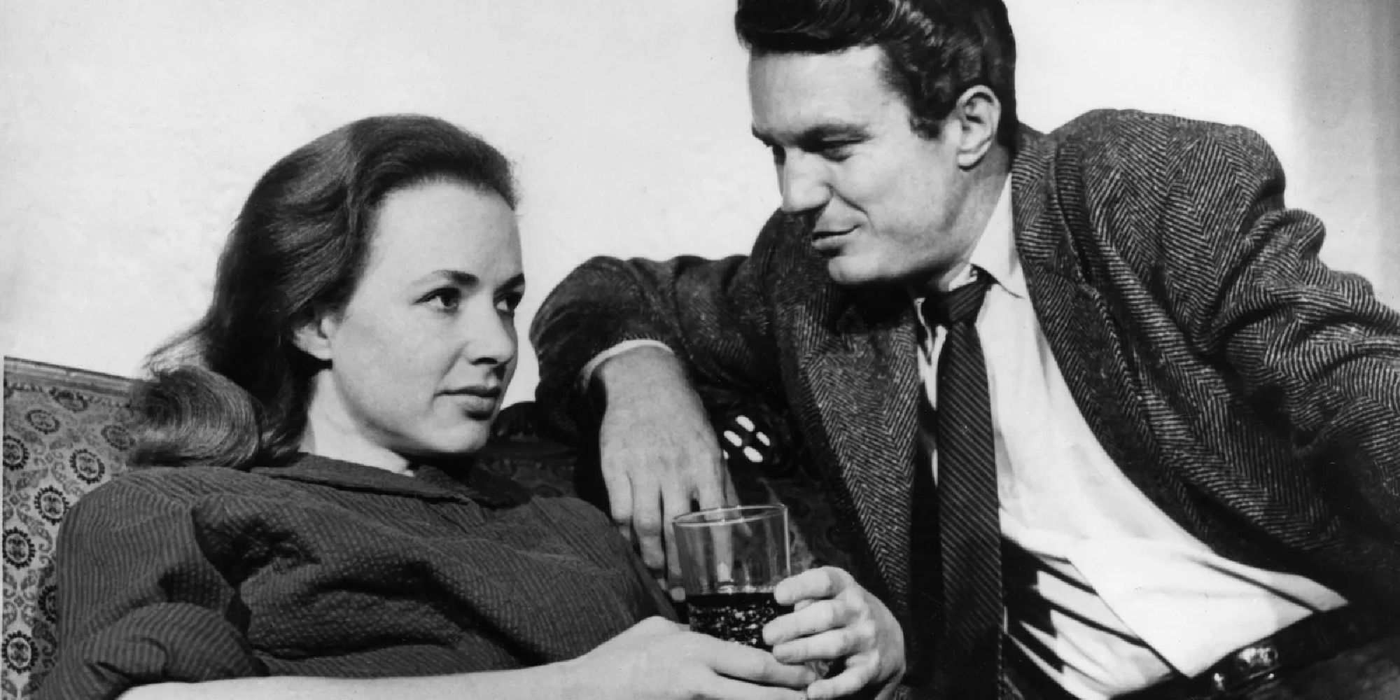 A couple talking in Days of Wine and Roses