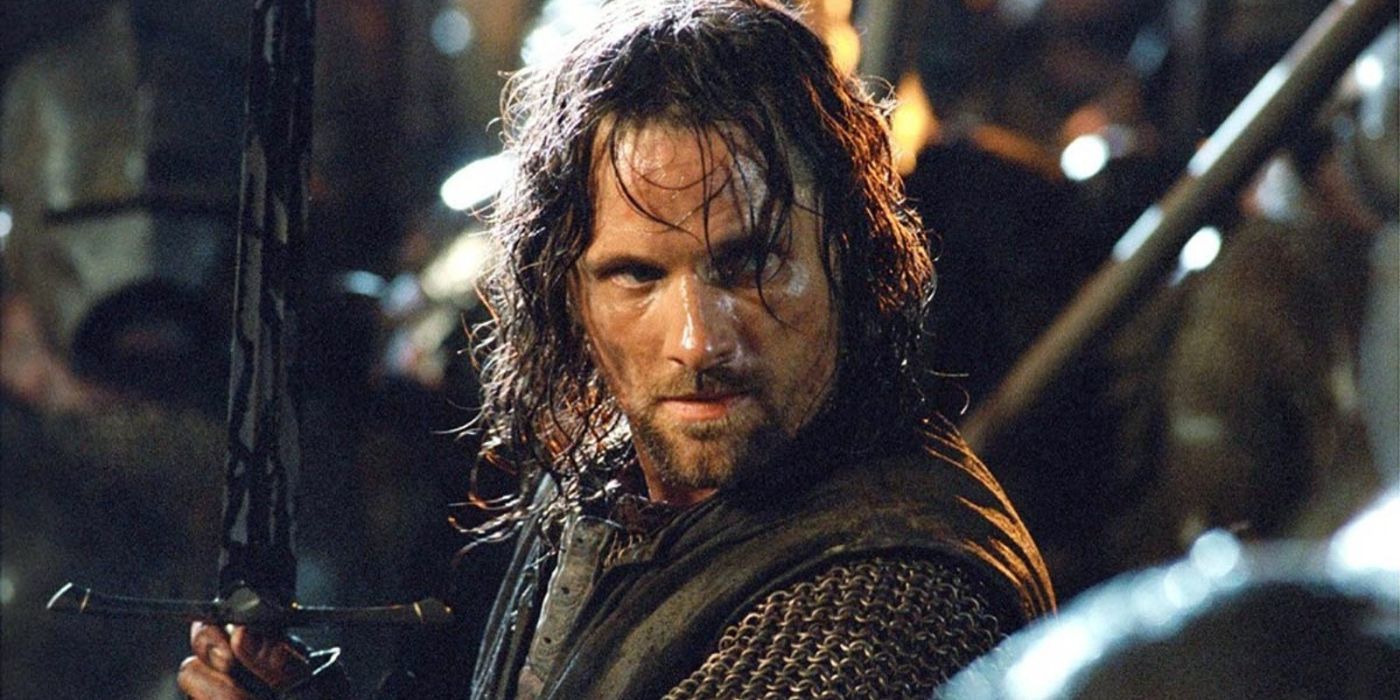 Aragorn (Viggo Mortensen) holding a sword and looking determined at the Battle of Helm's Deep in Lord of the Rings: The Two Towers