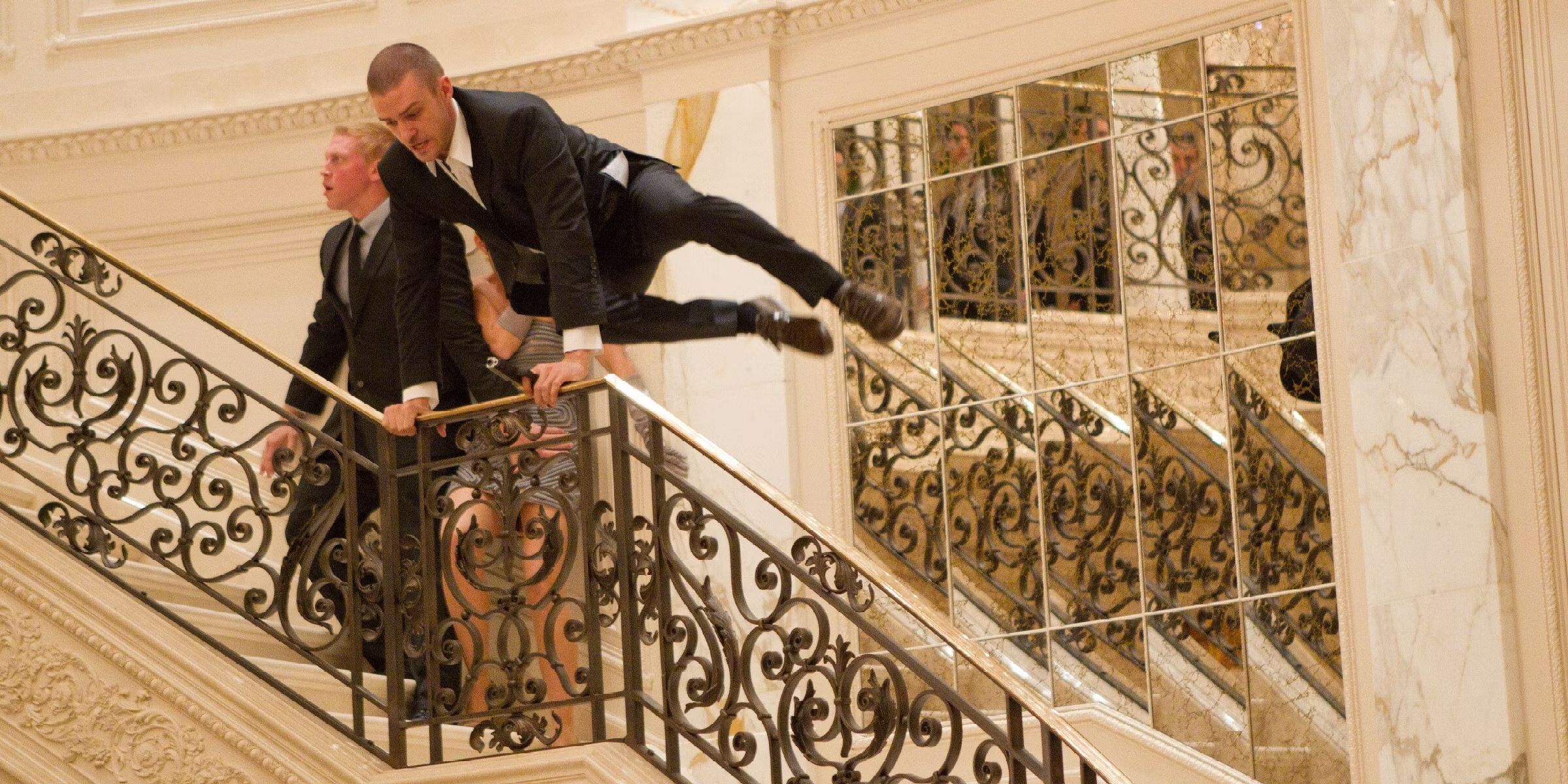 Justin Timberlake como Will Salas pulando um corrimão em In Time