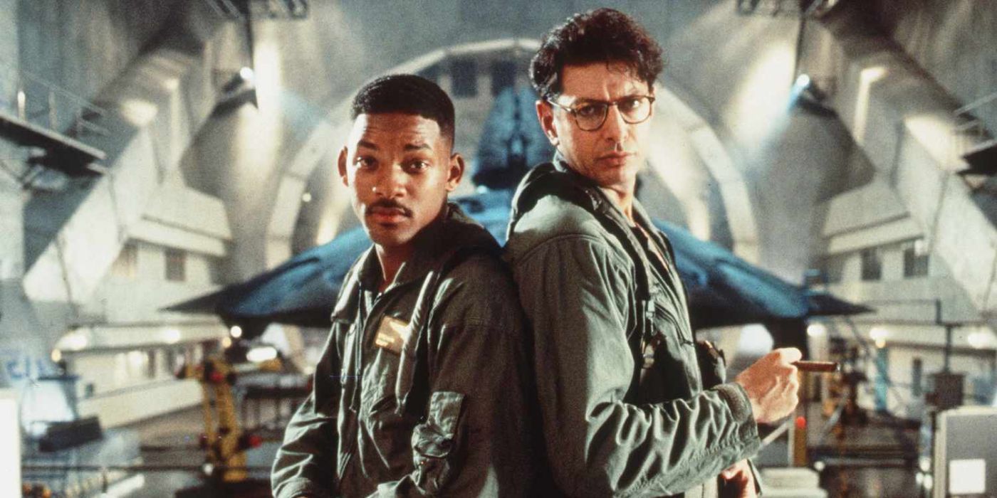 Will Smith and Jeff Goldblum as Steve and David looking at the camera in Independence Day.