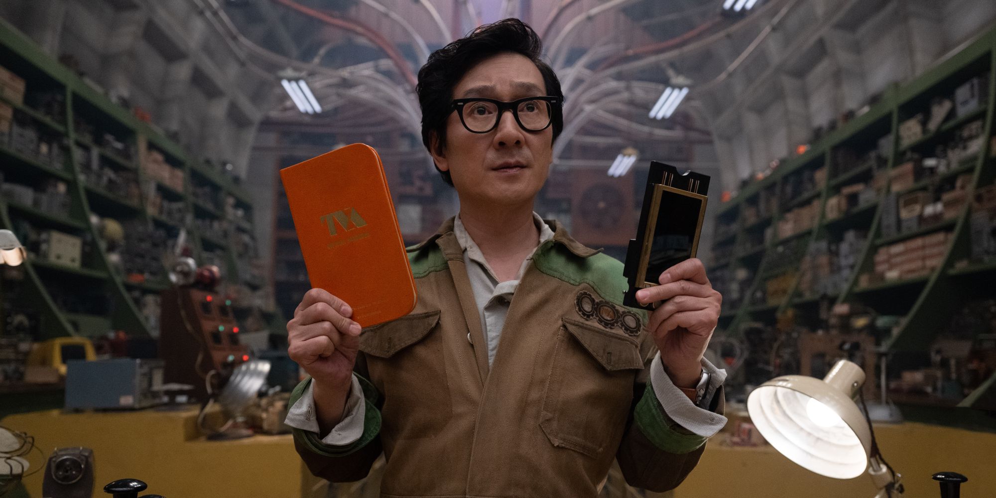 Ke Huy Quan como Orobouros na 2ª temporada de Loki