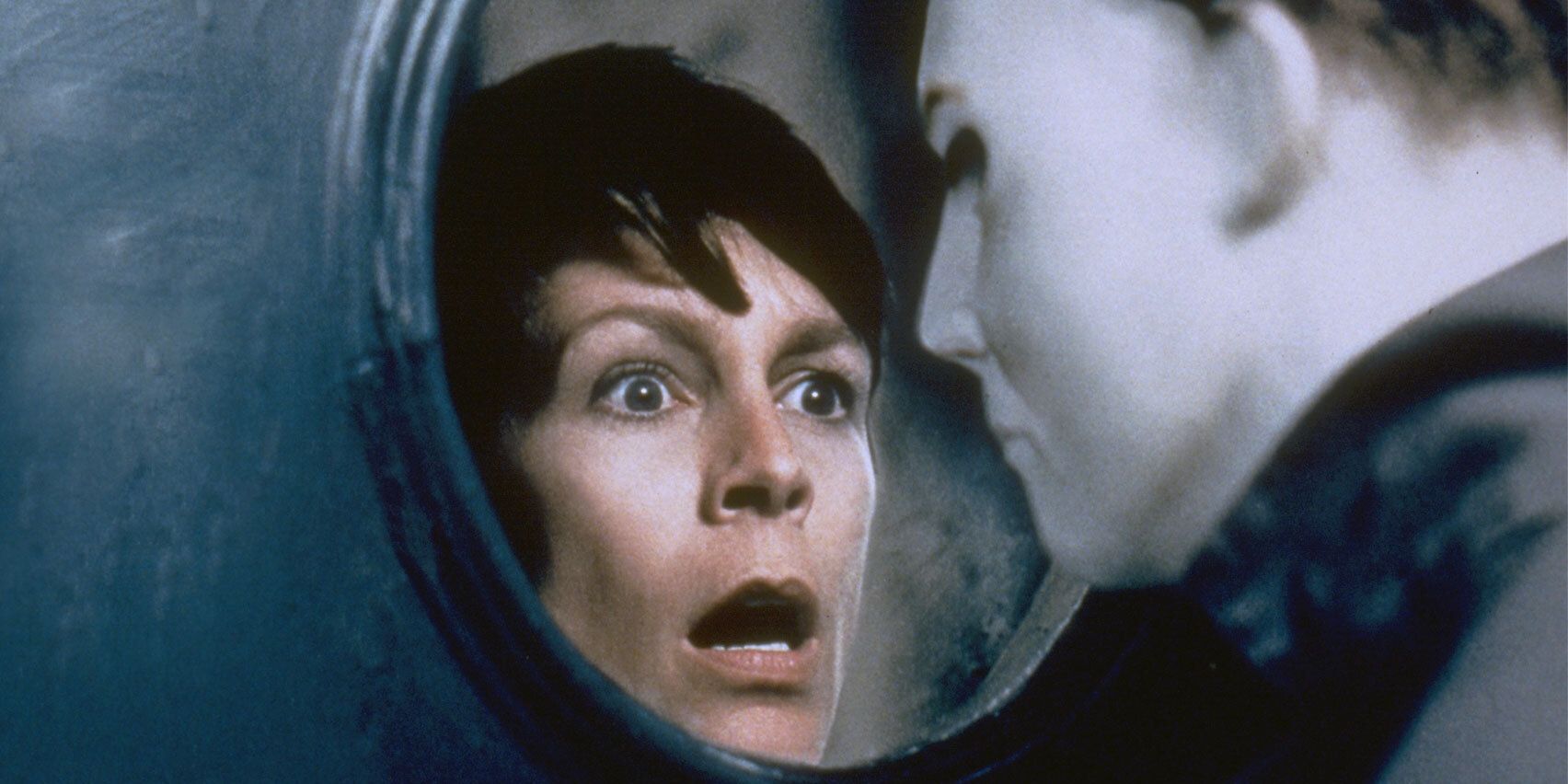Laurie Strode and Michael Myers face to face in Halloween: H20 