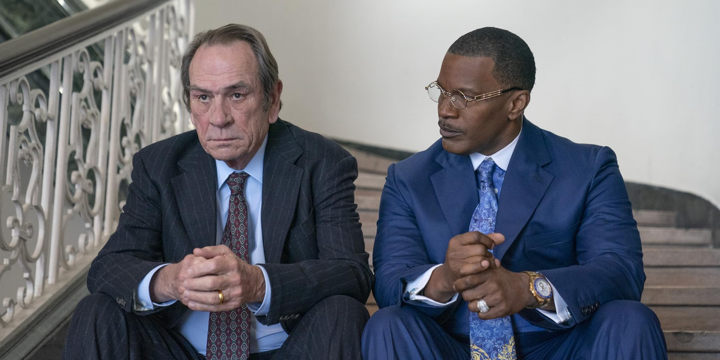 Tommy Lee Jones as Jeremiah O'Keefe and Jamie Foxx as Willie E. Gary sitting in a stairwell in The Burial