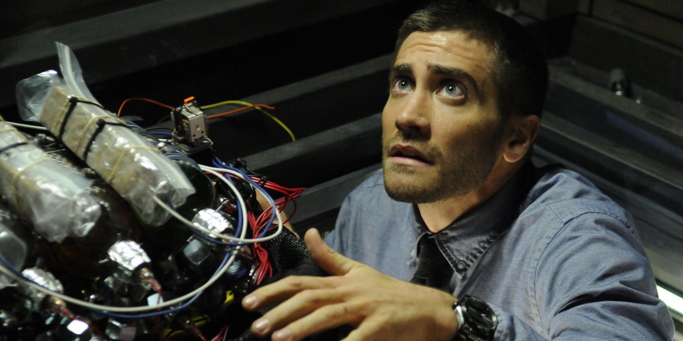 Jake Gyllenhaal works to defuse the train bomb in Source Code