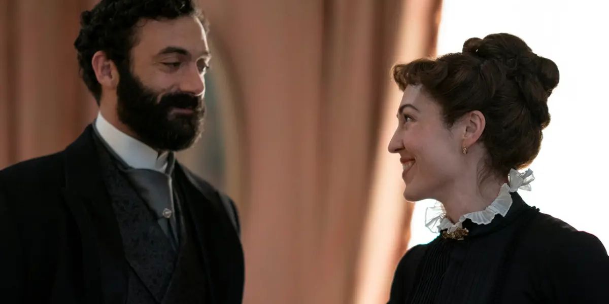 Turner (Kelley Curran) flirts with George Russell (Morgan Spector) 