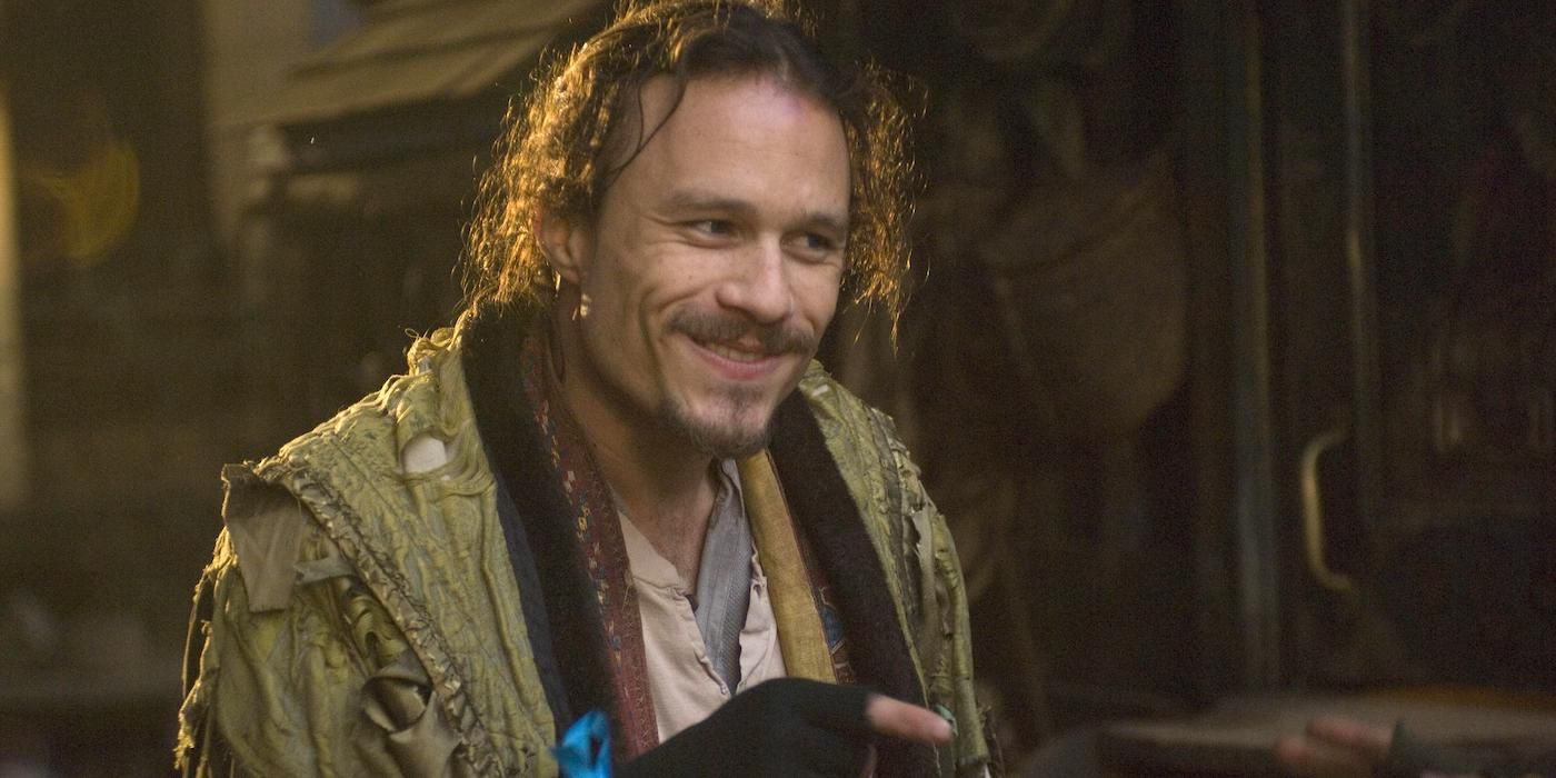 Heath Ledger as Tony, smiling and pointing in The Imaginarium of Doctor Parnassus