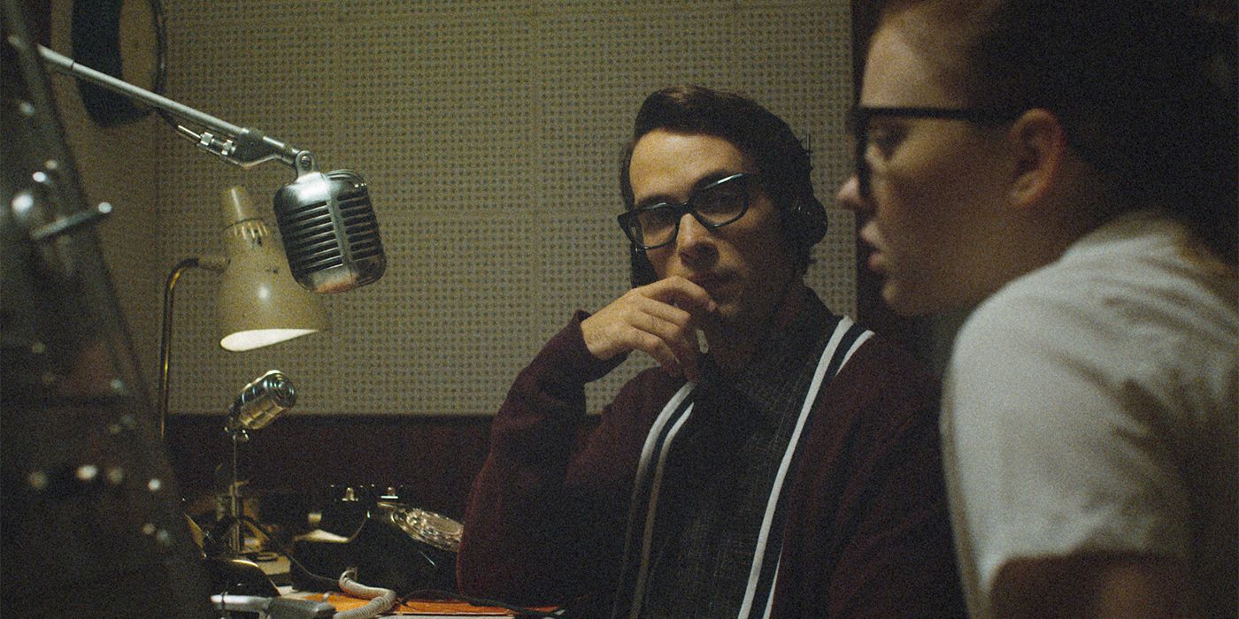 A scene from The Vast of Night showing two radio hosts in front of a microphone.